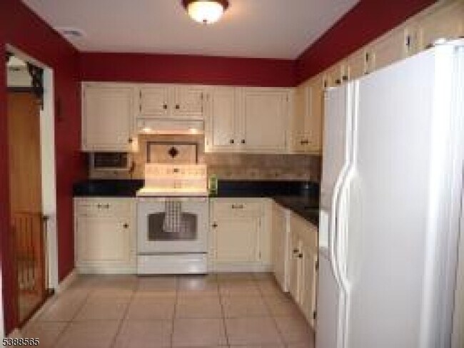 Foto del edificio - 466 Pompton Ave