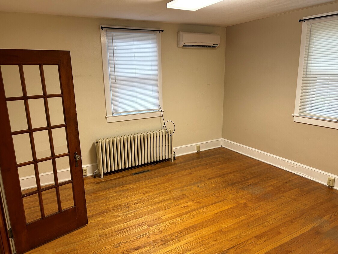 Living Room - 115 Chester St