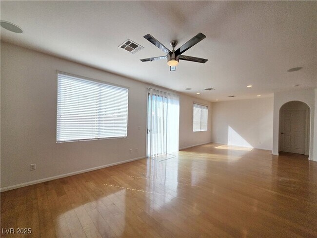 Foto del edificio - 7423 Coyote Cave Ave