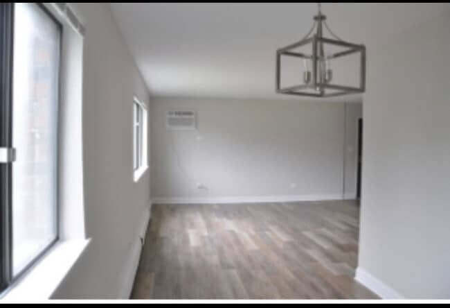 Foto del edificio - 1185 Surrey Dr