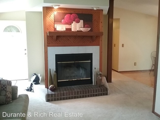 Foto del edificio - 3 br, 1 bath House - 40425 N. Donald Drive