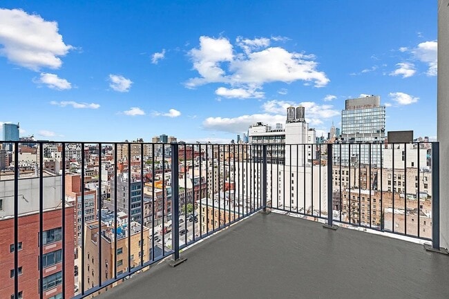 Building Photo - 171 Chrystie St