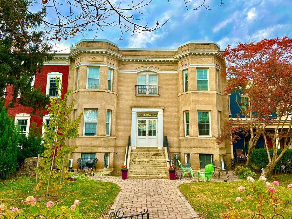 Primary Photo - Charming Capitol Hill Partially Furnished ...