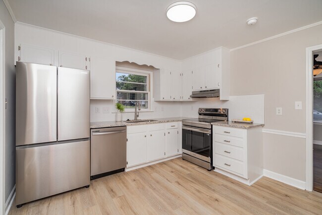 Foto del edificio - 3634 Carlyle Dr
