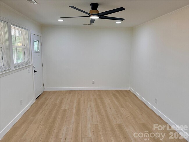 Foto del edificio - 1448 Academy St
