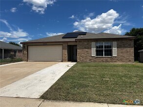 Building Photo - 3302 Viewcrest Dr