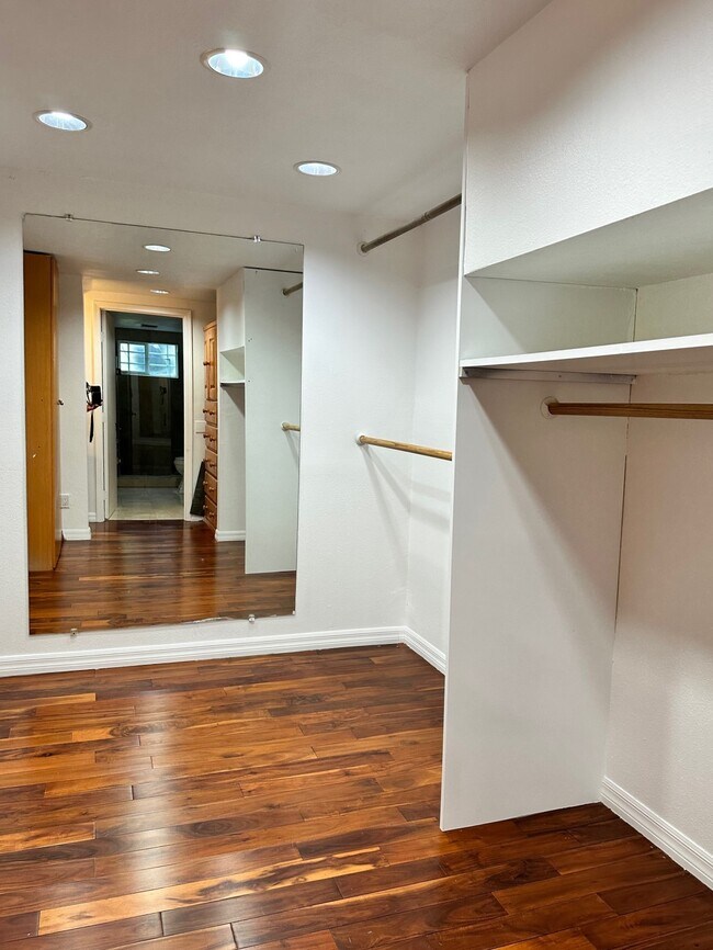 vestidor mb - 4300 Via Marisol