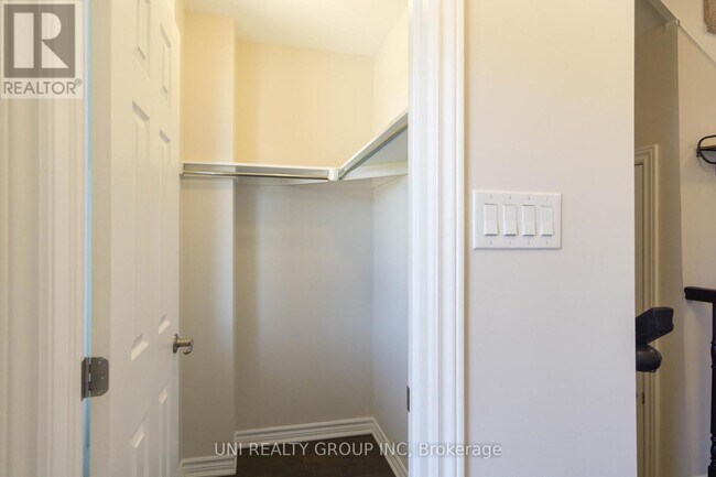Building Photo - 335 Aphelion Cres