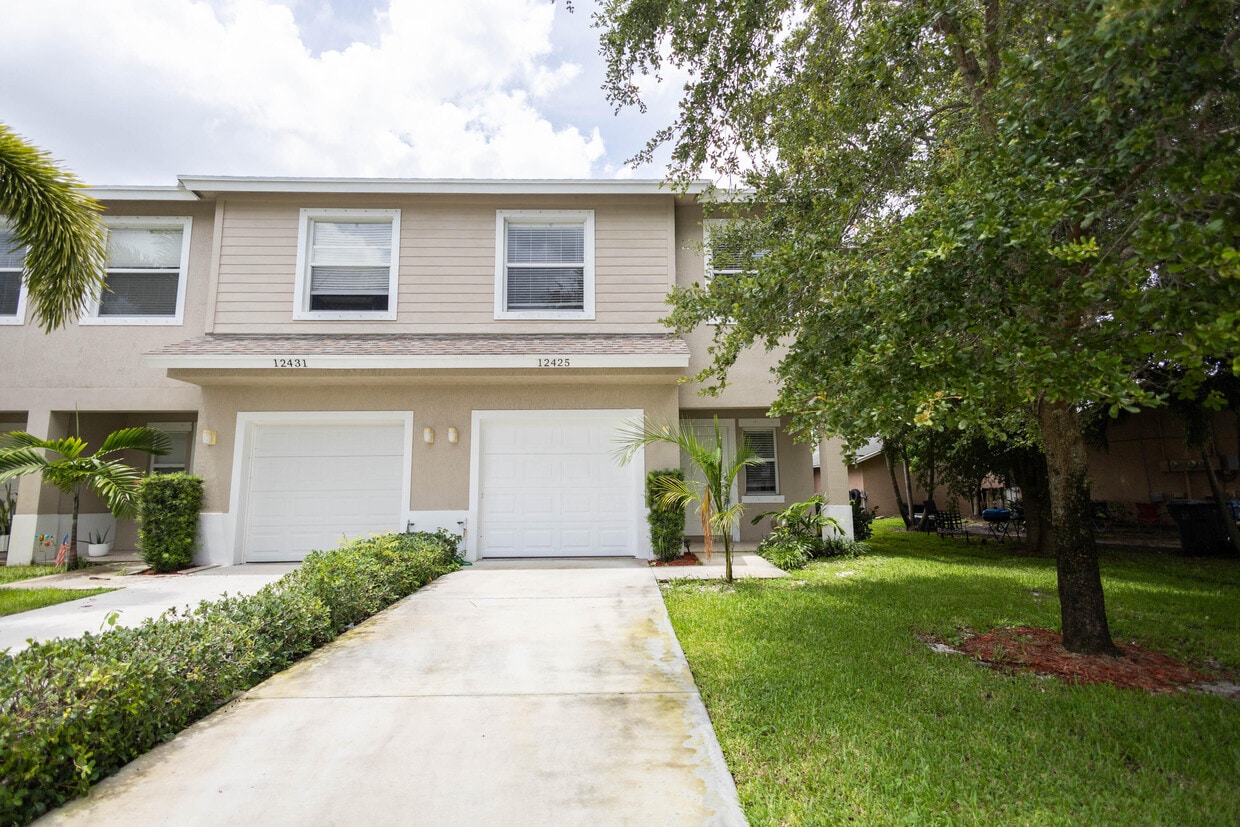 Primary Photo - 12425 Westhampton Cir