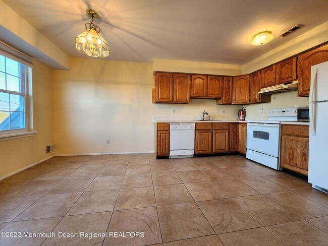 Building Photo - 420 Beachway Ave