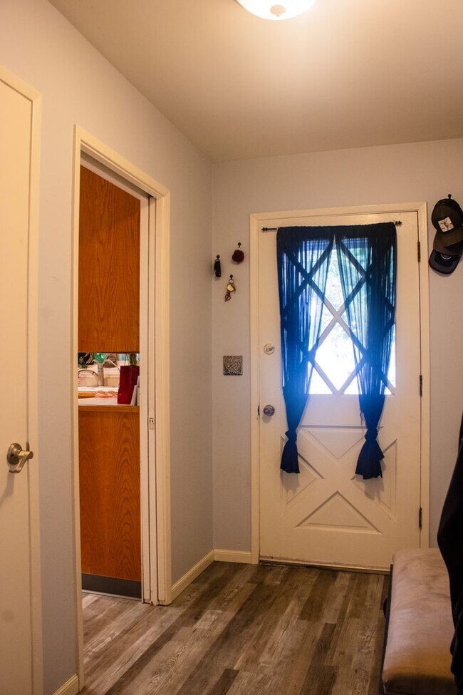 Foto del edificio - Three Bed Two Bath Home