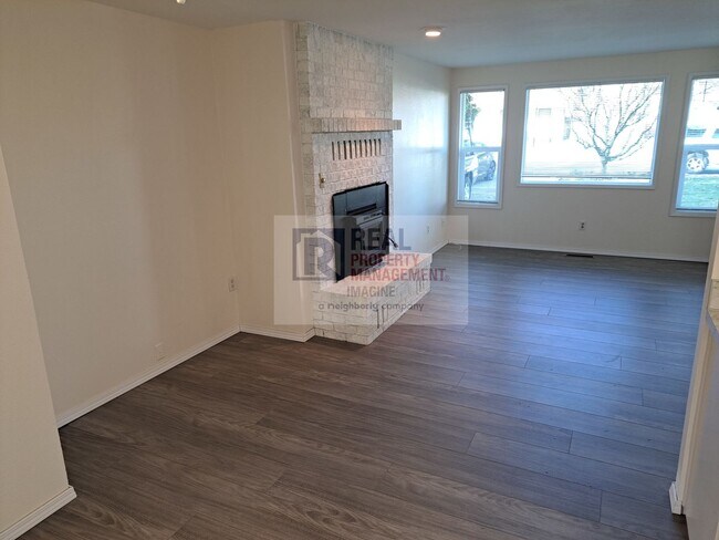 Foto del edificio - Newly Updated 3 Beds, 2 Bath Home on Quiet...