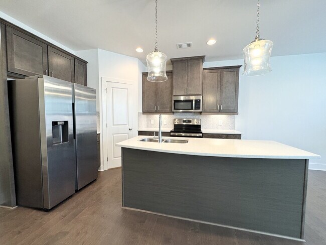 Foto del edificio - Stylish 3BR Townhome with Private Yard & Two-Car Garage in Auburn, GA