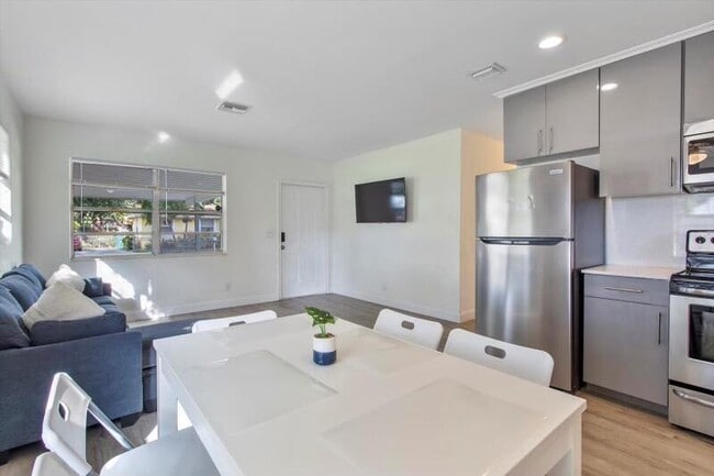 Foto del edificio - 113 Phippen Waiters Rd