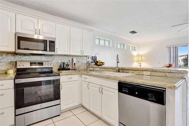 Foto del edificio - 3385 Seabreeze Ln