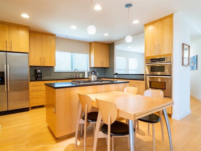 Foto del edificio - 2615 W 49th St