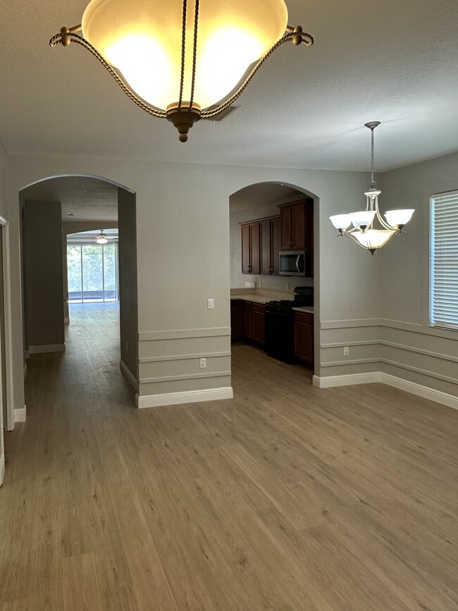 Building Photo - 20205 Merry Oak Ave