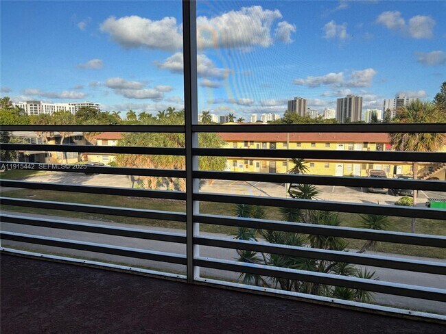 Foto del edificio - 20200 NE 27th Ct