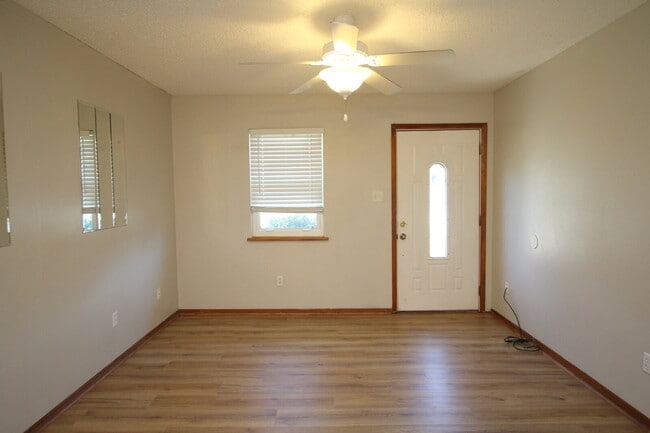 Building Photo - 3/2 with Updated Kitchen & Solar – Minutes...