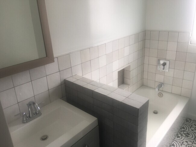 Bathroom-pic 1 - 6132 Orange St