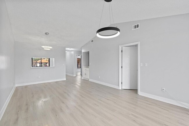 Building Photo - 350 E Club Cir