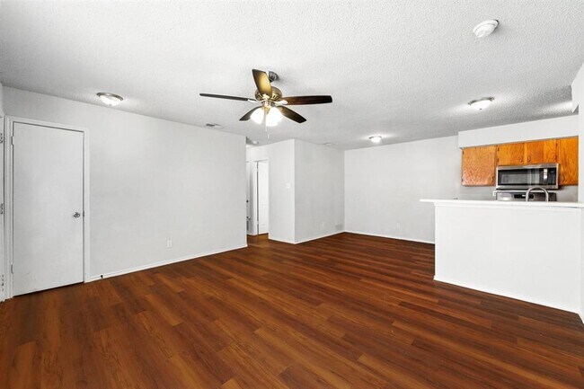 Building Photo - 5707 Spring Meadow Rd