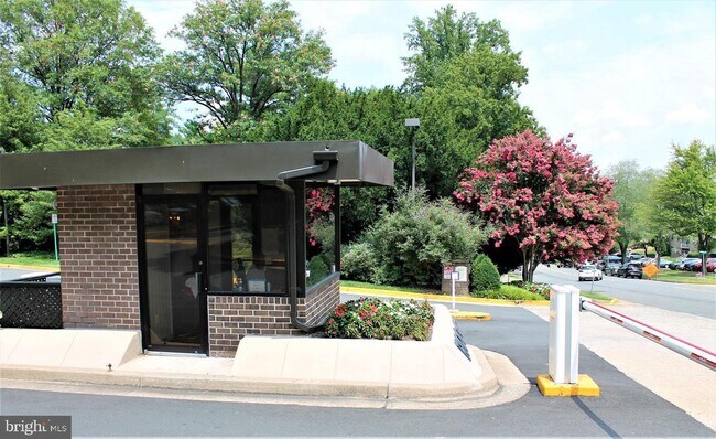 Foto del edificio - 1800 Old Meadow Rd