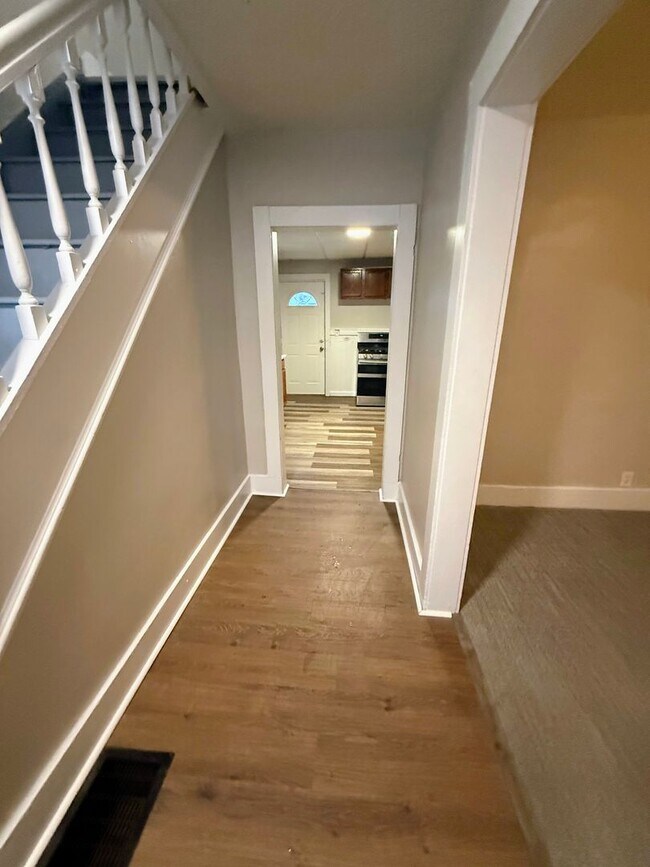 Foto del edificio - Newly renovated 3-bedroom, 1-bath home in Akron