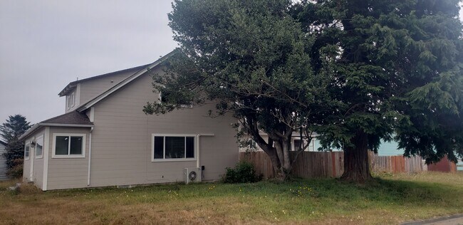 Building Photo - 576 K St