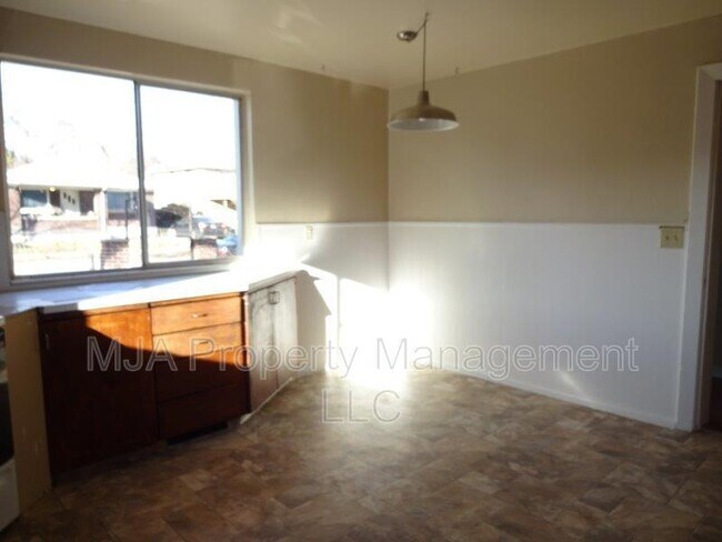 Foto del edificio - 352 Hampton Ave S