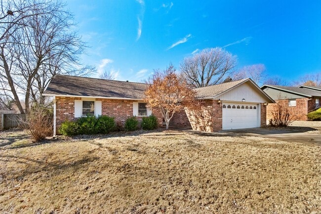 Building Photo - Beautiful Home in Springdale with Sunroom!