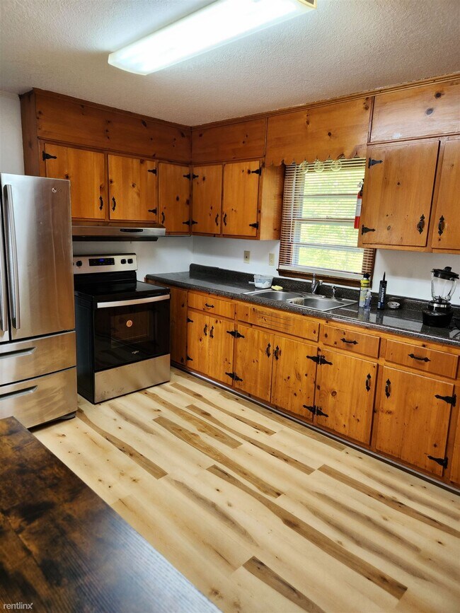 Building Photo - 2 br, 1 bath House - 389 Collins Road Home