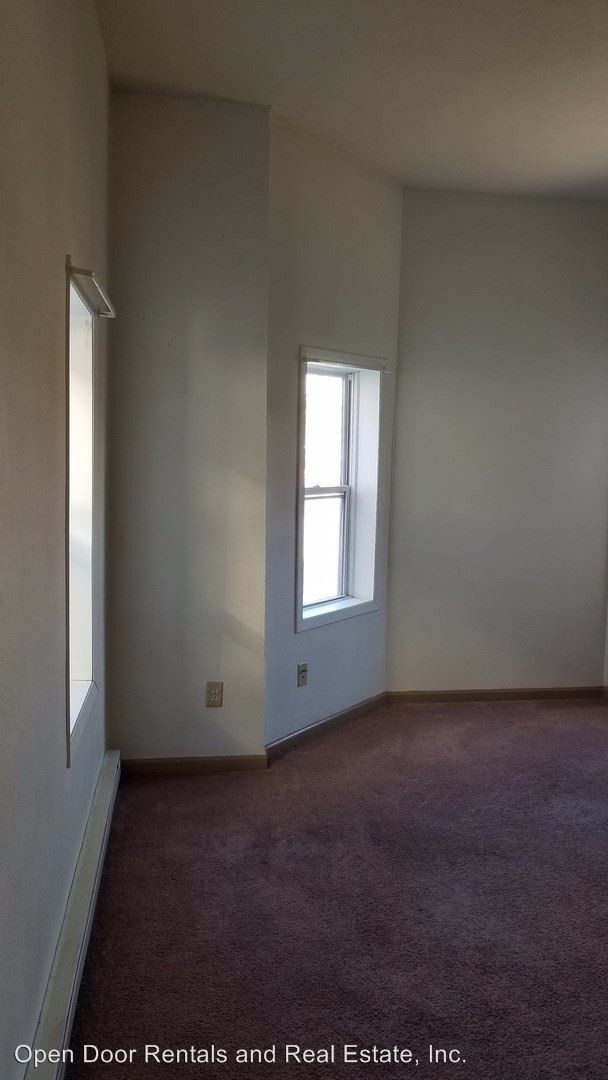 110 S Cowen St, Garrett, IN 46738 Room for Rent in Garrett, IN