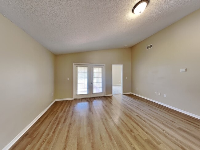 Building Photo - 3540 Manor Loop