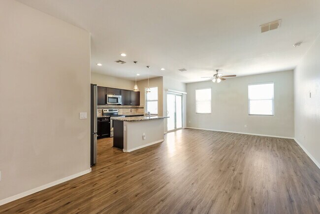 Foto del edificio - 2444 W Tamarisk Ave