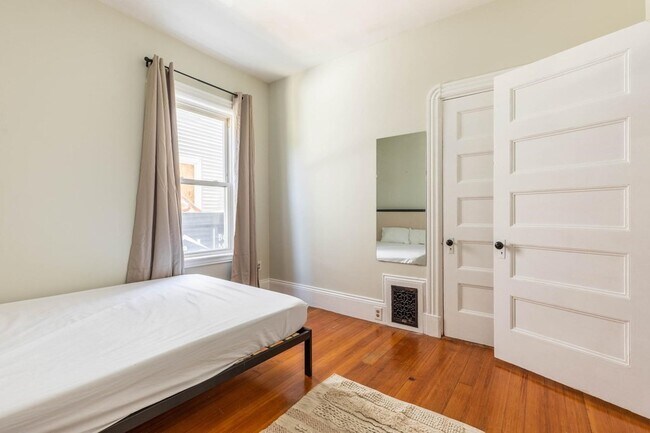 Foto del edificio - 789 Columbia Rd