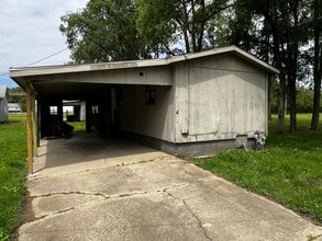 Building Photo - 224 N Oak St