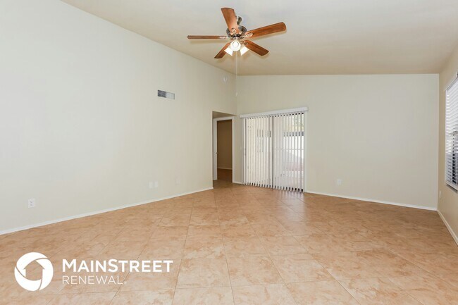 Foto del edificio - 4544 E Garnet Ave