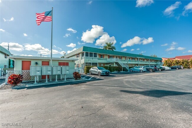 Building Photo - 300 Valley Stream Dr