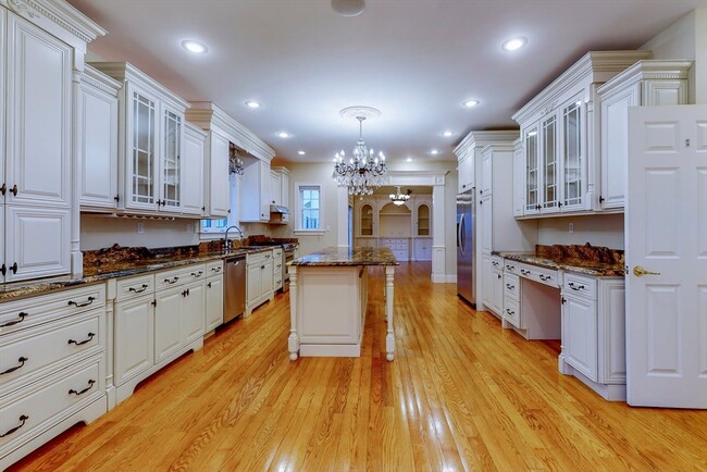 Building Photo - 455 Waban Ave