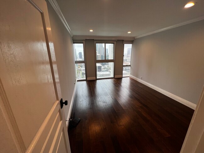 Bedroom - 800 W 1st St