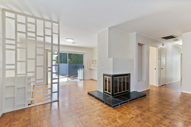 Building Photo - 3987 Fordham Way