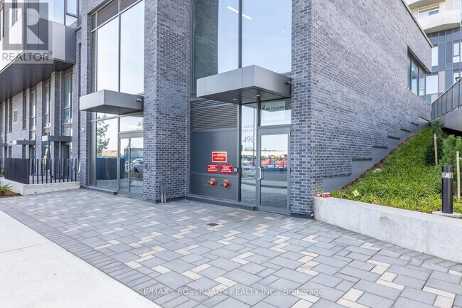 Building Photo - 498-2498 Caldari Rd