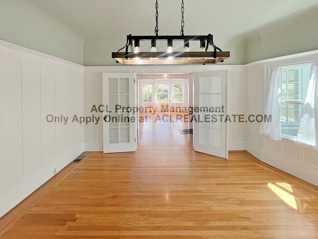 Foto del edificio - North Oakland Beauty – Modern Comfort Meet...