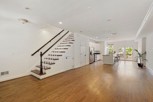 Foto del edificio - 2216 N Capitol St NW