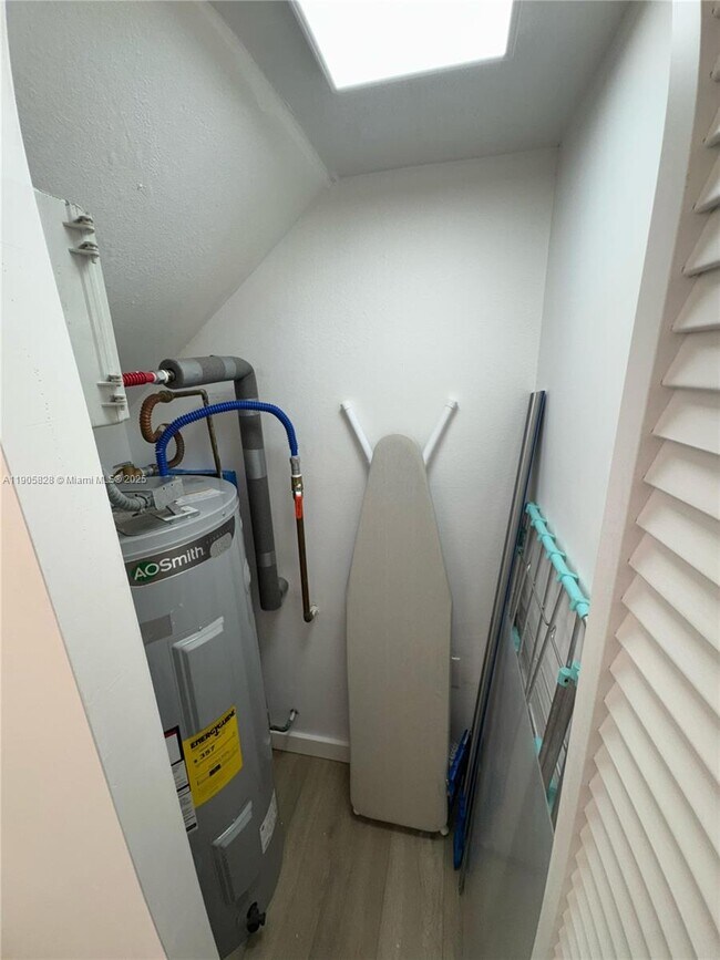 Foto del edificio - 6007 SW 69th St