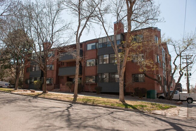 Building Photo - 534 E 7th Ave