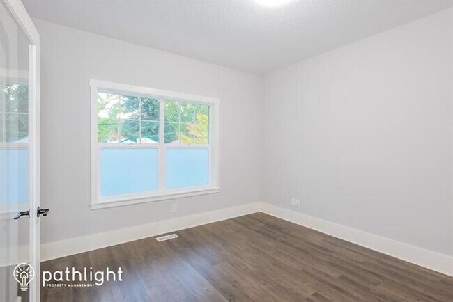 Building Photo - 31020 Southwest Boones Ferry Road, Wilsonv...