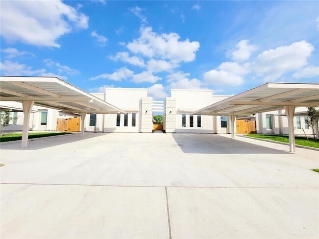 Building Photo - 19 Bella Costa Dr