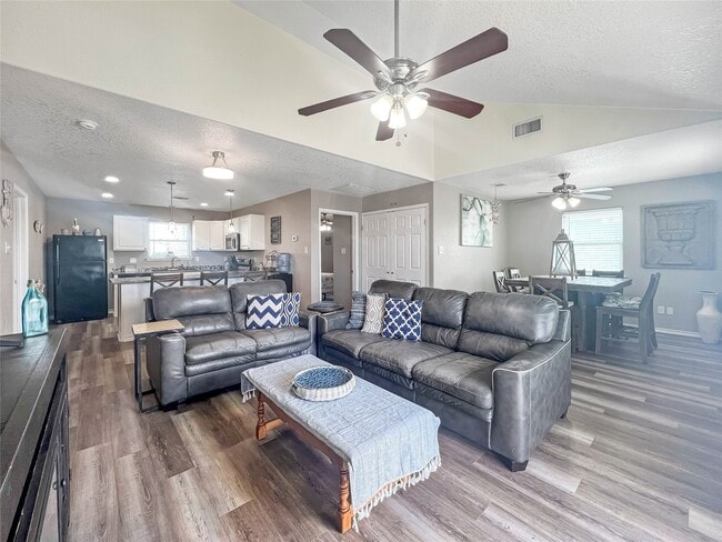 Foto del edificio - 81 Santar Loop